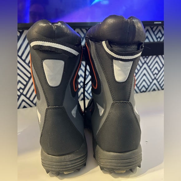 MENS size 11 Black and Gray Winter Boots. Very Warm, Waterproof. SNOW boots - Picture 3 of 5